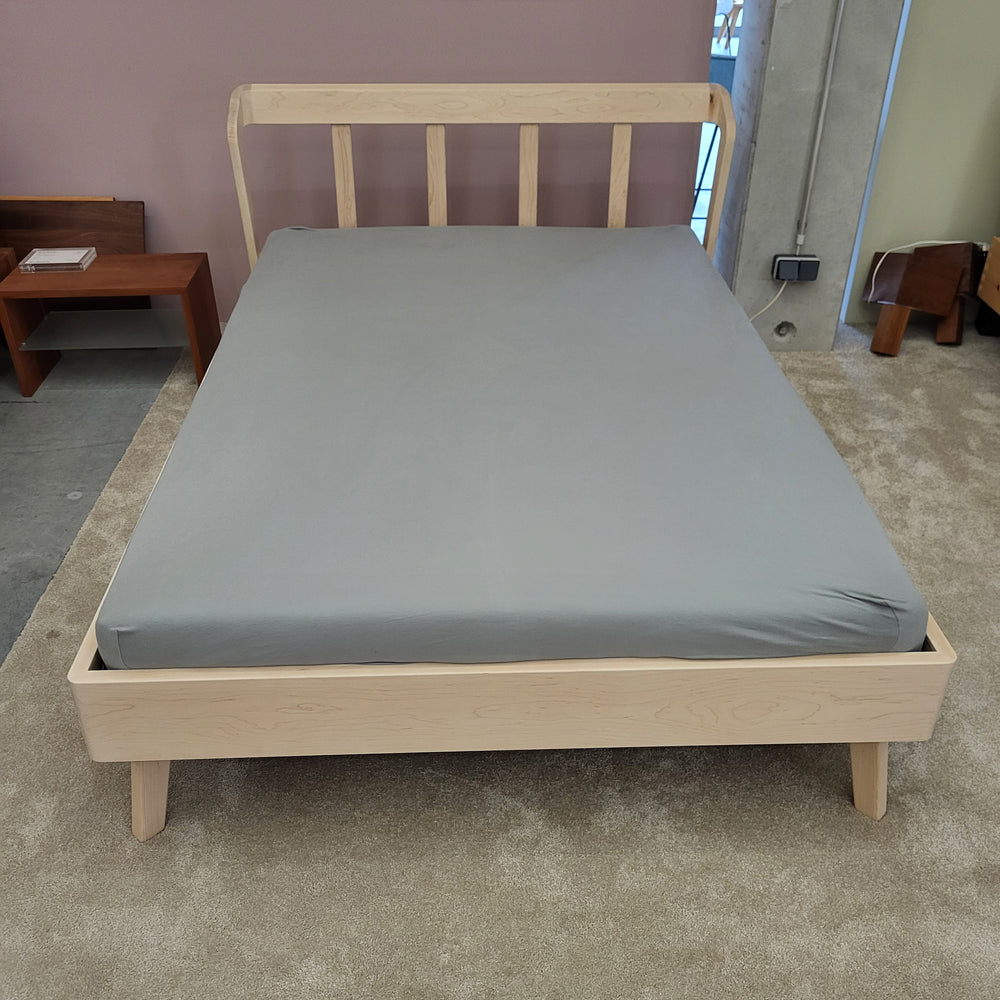 Holzmanufaktur Massivholzbett AINO Light 140x200 Ahorn