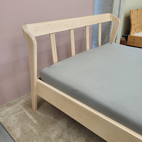 Holzmanufaktur Massivholzbett AINO Light Ahorn 140x200cm