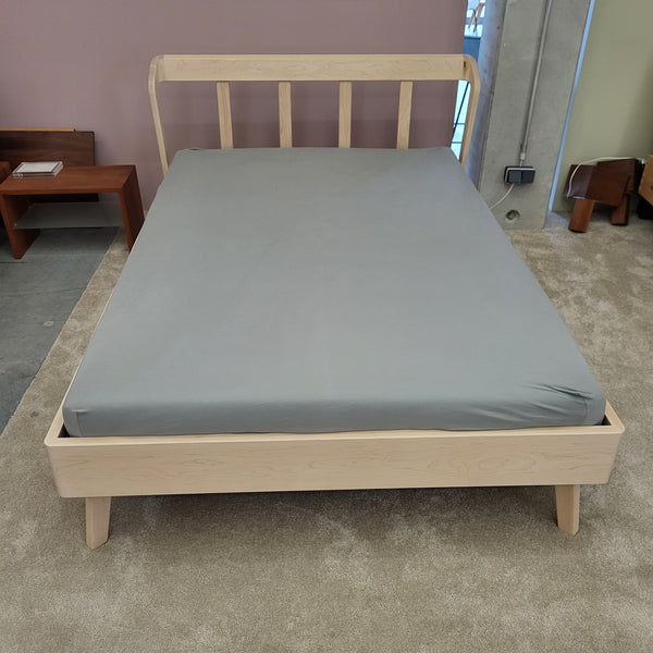 Holzmanufaktur Massivholzbett AINO Light Ahorn 140x200cm
