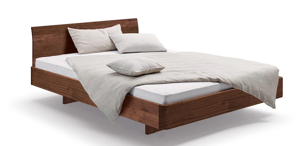 Holzmanufaktur Massivholzbett COM:CI mit Holzkufen Nussbaum 180x200cm