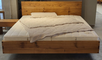 Laden Sie das Bild in den Galerie-Viewer, Holzmanufaktur Massivholzbett NAP XL Wildeiche 180x200cm
