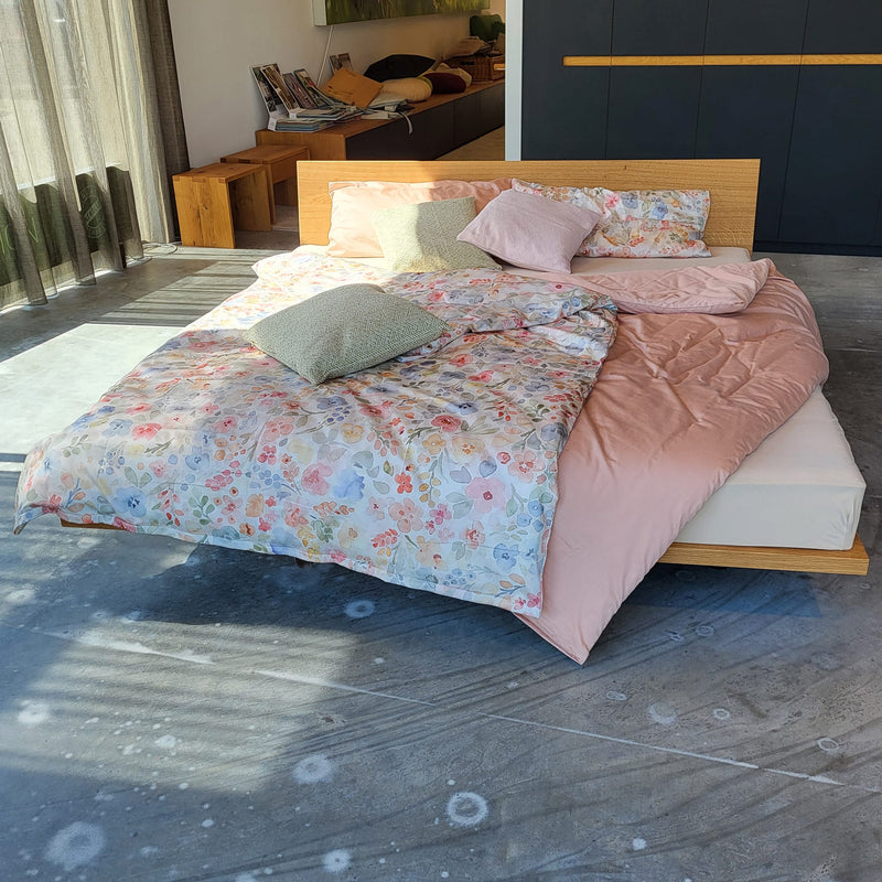  Designerbett aus Echtholz