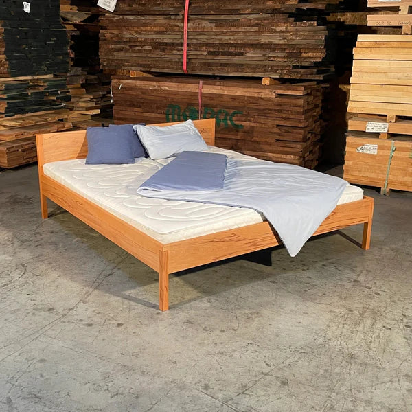 Holzmanufaktur Massivholzbett AXEL