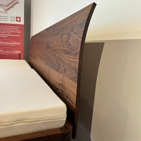 Holzmanufaktur Massivholzbett COM:CI XL Wildnuss 180x200cm Holzkufen