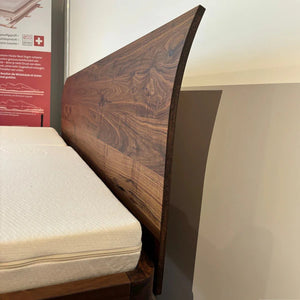 Holzmanufaktur Massivholzbett COM:CI XL Wildnuss 180x200cm Holzkufen