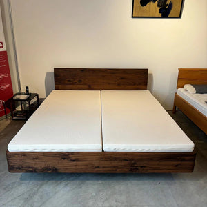 Holzmanufaktur Massivholzbett COM:CI XL Wildnuss 180x200cm Holzkufen