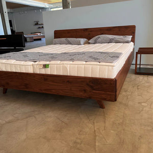 Holzmanufaktur Massivholzbett DONNA Wildnuss 180x200cm -doppelt