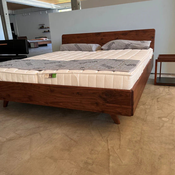 Holzmanufaktur Massivholzbett DONNA Wildnuss 180x200cm -doppelt
