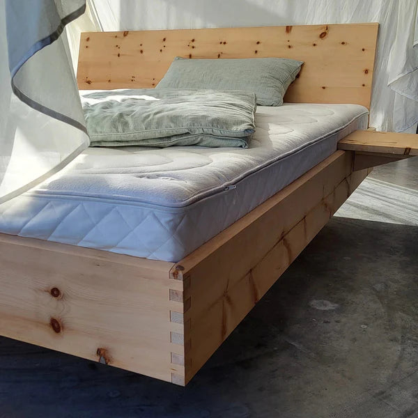 Holzmanufaktur Massivholzbett STEP-X XL Arve / Zirbelkiefer 180x200cm