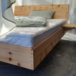 Holzmanufaktur Massivholzbett STEP-X XL Arve / Zirbelkiefer 180x200cm