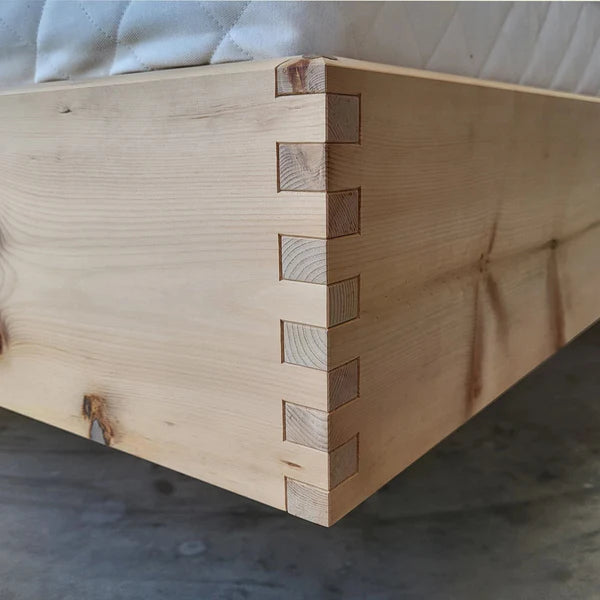 Holzmanufaktur Massivholzbett STEP-X XL Arve / Zirbelkiefer 180x200cm
